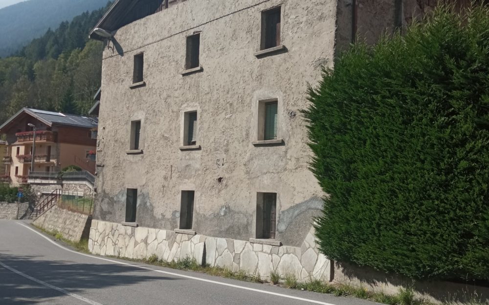 Vezza d’Oglio casa singola da ristrutturare