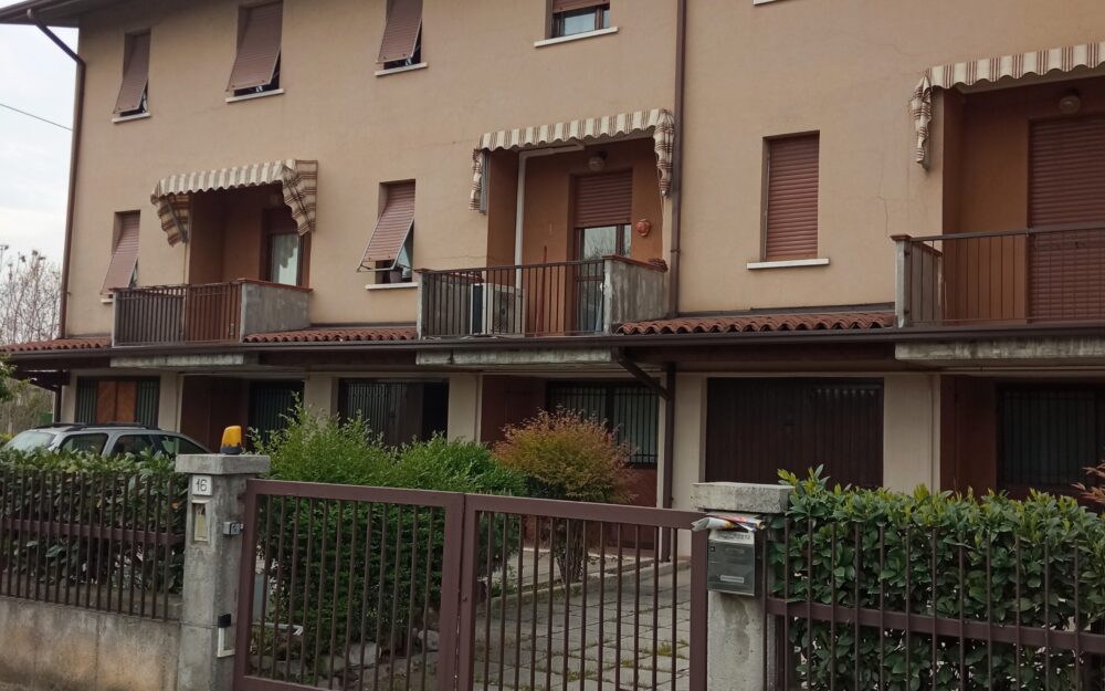 Villetta a schiera a Brescia con giardino
