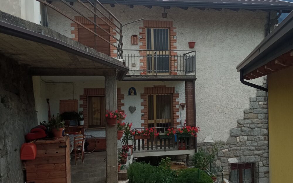 Appartamento trilocale con terrazza privata a Vezza d’Oglio